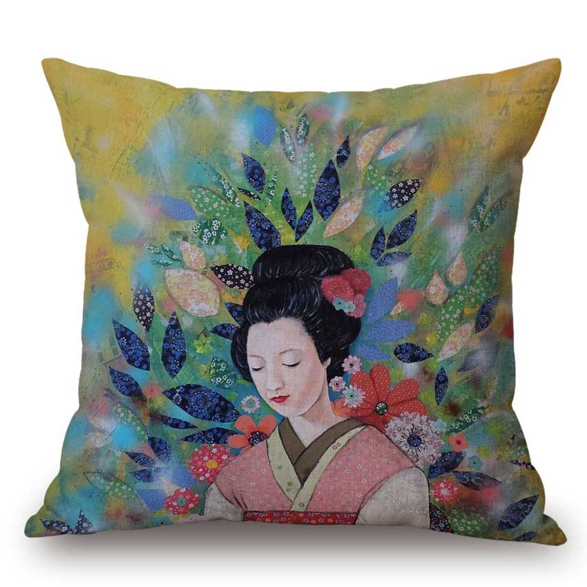 Kissenhülle „Dee“ von Still&Silent mit elegantem Geisha-Motiv – Frau in traditionellem Kimono vor farbenfrohem, blätter- und blumenreichem Hintergrund in Aquarelloptik.