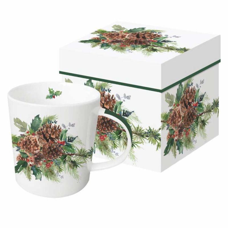 PPD Tasse „Winter Pine“ mit naturgetreuem Zapfen- und Tannenzweigmotiv, elegant illustriert mit roten Beeren und grünen Blättern – stilvolle Porzellantasse mit Geschenkbox.