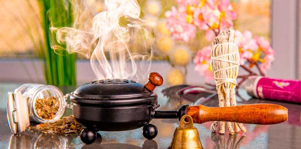 Räuchergefäße und Zubehör von Berk – edle Gefäße, Siebe, Kohle und Werkzeuge für Räucherrituale, Reinigung und Meditation mit Stil und spiritueller Tiefe.