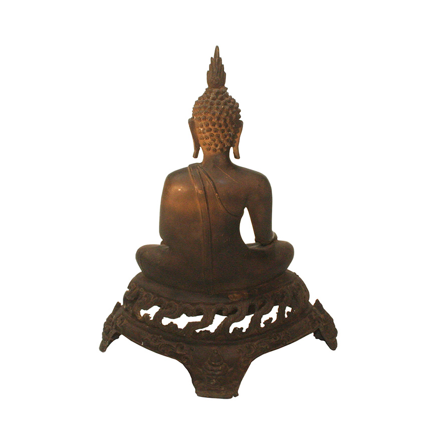 Rückansicht der bronzenen Siddharta Gautama Buddha Figur auf kunstvoll durchbrochenem Flammenthron – fein modellierte Rückenpartie und authentische Patina.
