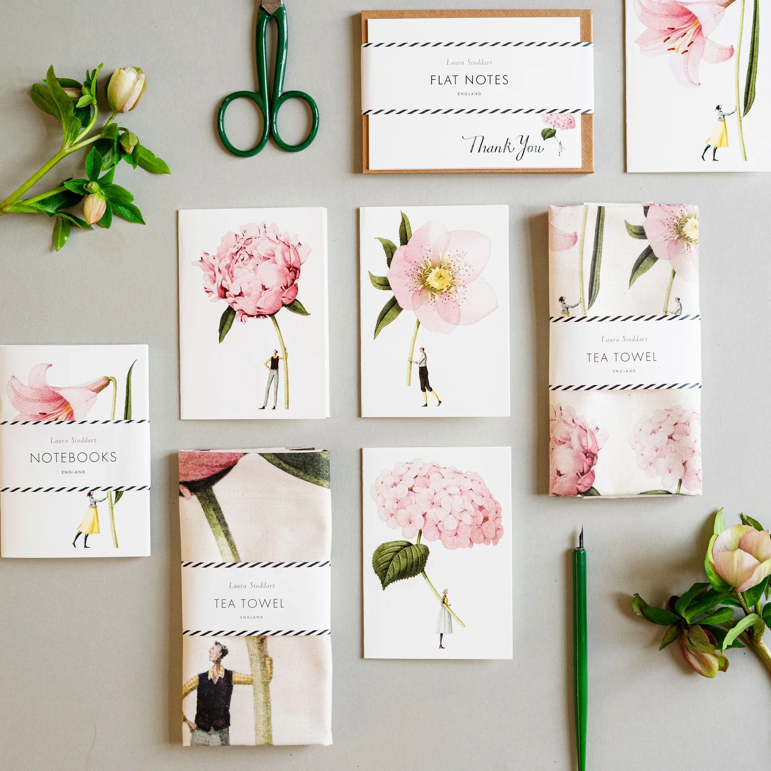 Laura Stoddart Papeterie und Geschirrtücher mit floralen Aquarellmotiven – stilvolle Grußkarten, Notizbücher und Tea Towels im britischen Design mit rosa Blütenillustrationen und botanischem Charme.