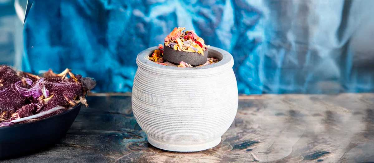 Kraftvoll räuchern mit Berk – Räucherschale für Visionen und Bewusstsein, mit duftenden Kräutern und Blüten für Inspiration, Achtsamkeit und spirituelle Klarheit.