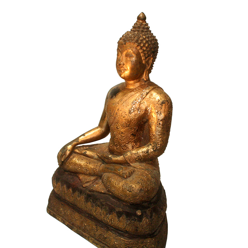 Bronzebuddha im Chiang Saen Stil auf dem Flammenthron