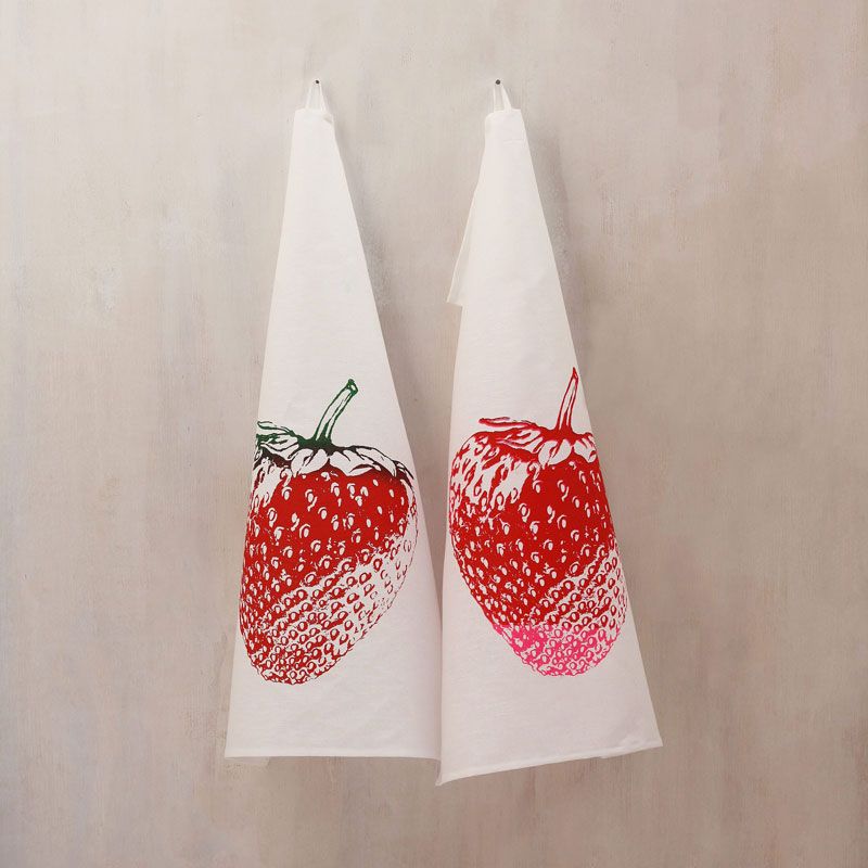"Erdbeeren rot / pink" - Geschirrtuch von Frohstoff