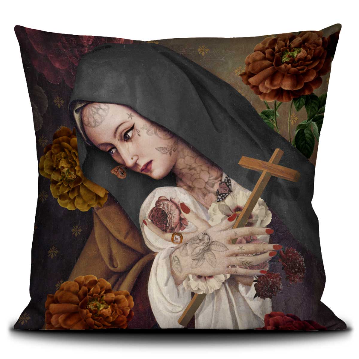 Voglio Bene Kissen SAINTE THÉRÈSE 60x60 cm – Samtkissen mit spirituellem Porträt, Kreuzsymbol und floralen Motiven in warmen Rot- und Erdtönen