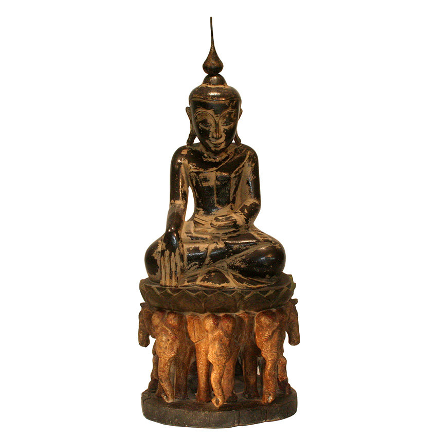 Antiker Shan Buddha aus Teakholz auf kunstvollem Elefantenthron, burmesische Buddhafigur mit Patina, Symbol für Weisheit, Würde und spirituelle Stärke.