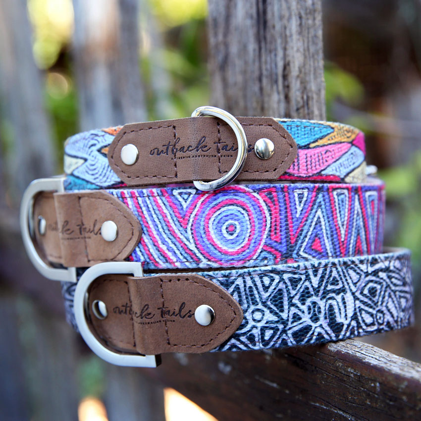 Outback Tails Hundehalsbänder – handgefertigte Designs inspiriert von Aboriginal Art. Stilvolle, robuste Halsbänder mit Lederdetails und farbenfrohen Mustern aus Australien.