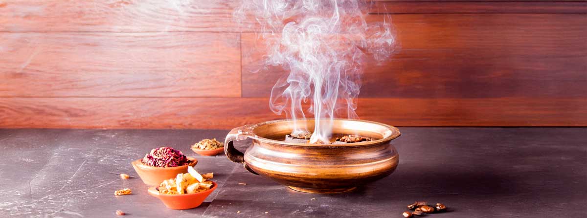 Kraftvoll räuchern mit Berk – wohltuende Räuchermischungen zur Lebenshilfe, für Energie, Klarheit und innere Balance mit natürlichen Kräutern und Harzen.