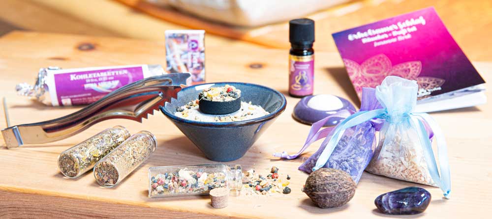 Räuchersets von Berk – liebevoll zusammengestellte Sets mit Harzen, Kräutern, Kohle und Zubehör, ideal für Einsteiger, Rituale und energetische Raumreinigung.