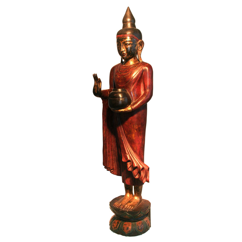 Großer roter stehender Buddha mit schönem Faltenwurf der Uttarâsanga, burmesische Holzfigur mit goldenen Akzenten und ruhiger Ausstrahlung.