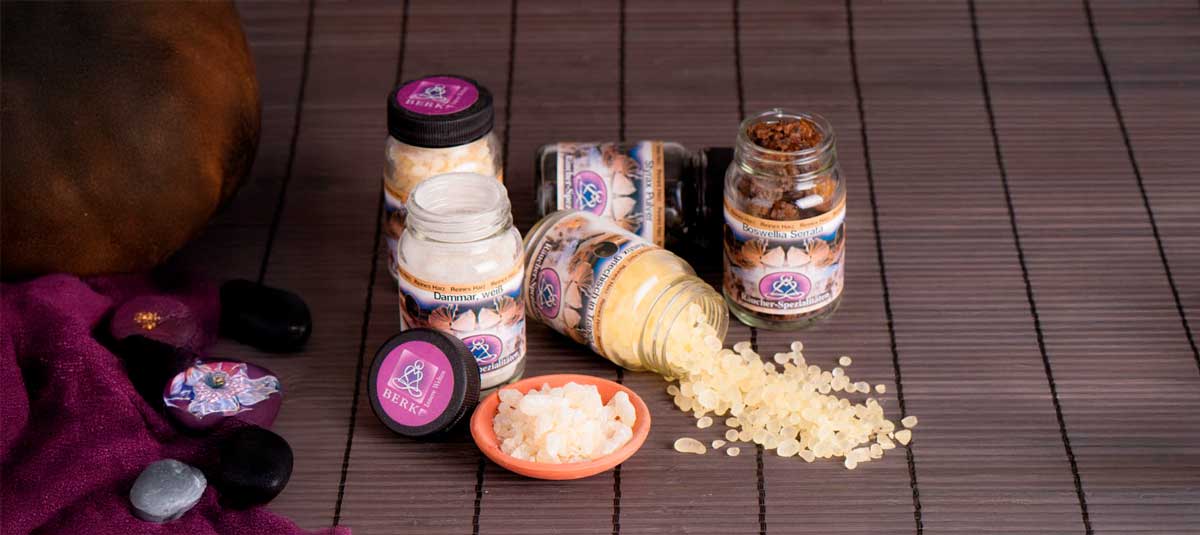 Die gebräuchlichsten Räucherharze - von Berk Reine Räucherharze von Berk – hochwertiges Naturharz für traditionelle Räucherungen, reinigt das Energiefeld, beruhigt den Geist und unterstützt spirituelle Zentrierung.