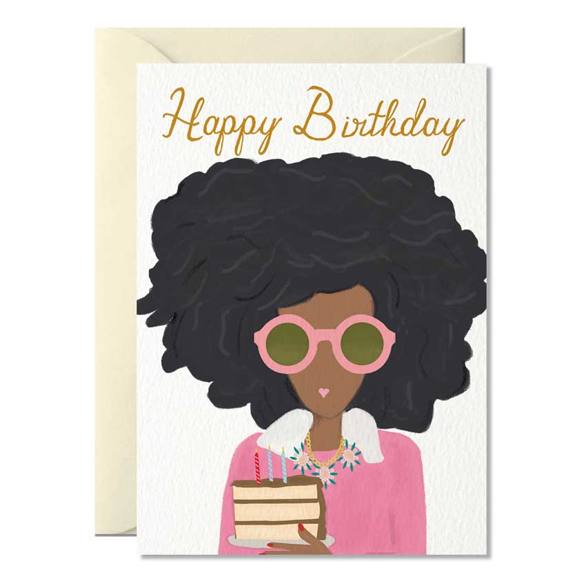 Grußkarte Happy Birthday von Nelly Castro – stilvolle Geburtstagskarte mit Illustration einer Frau mit großer Frisur, rosa Sonnenbrille und Geburtstagstorte, inklusive passendem Kuvert